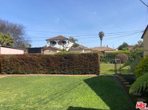 9826 8th Ave, Inglewood, CA 90305-3247