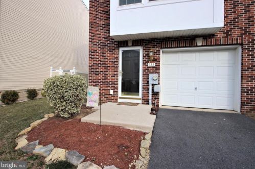 238 Rumbling Rock Rd, Hedgesville, WV 25427-4432