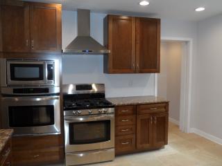 1722 Lincoln Ave, Saint Paul MN  55105-1951 exterior