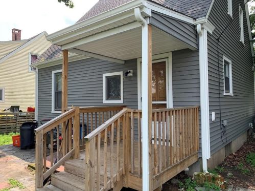 13 Sycamore Ln, Waterbury, CT 06705-1832