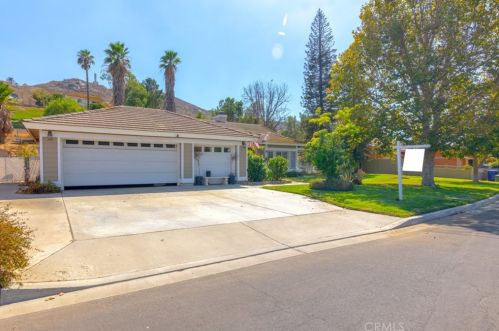 7937 Bounty Trl, Riverside, CA 92509-4018