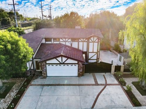 5305 Alfonso Dr, Calabasas, CA 91301-4063