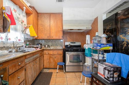 913 Maple St, Glendale CA  91205-1828 exterior