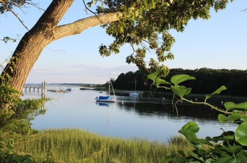 234 Sea View Dr, Warwick, RI 02889-9251