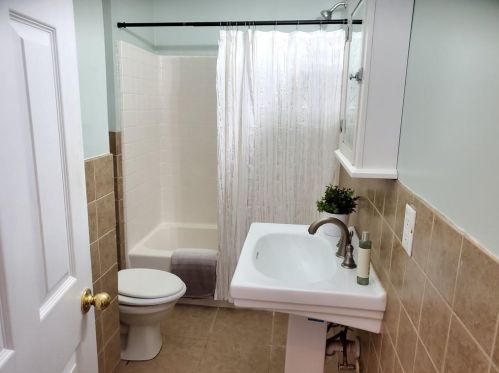 1737 Center Ave, Atlanta GA  30344-4703 exterior