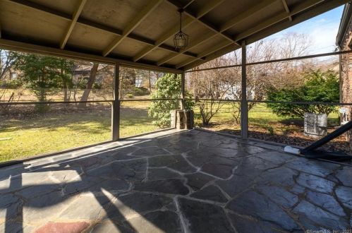 4 Jarvis St, Norwalk CT  06851-2824 exterior