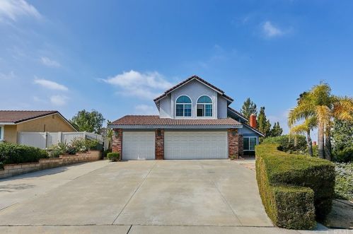 6541 Hemingway Dr, Riverside, CA 92506-4907