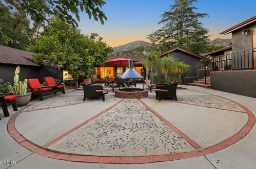 2512 Rockdell St, Glendale CA 91214-2221 exterior