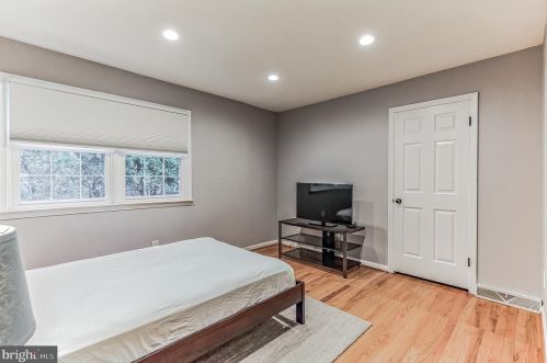 806 Avondale Ave, Tavistock NJ 08033-2809 exterior