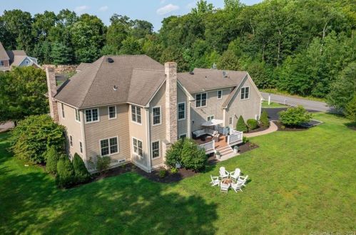 5 Clydesdale Ct, Upper Stepney CT  06468-1368 exterior