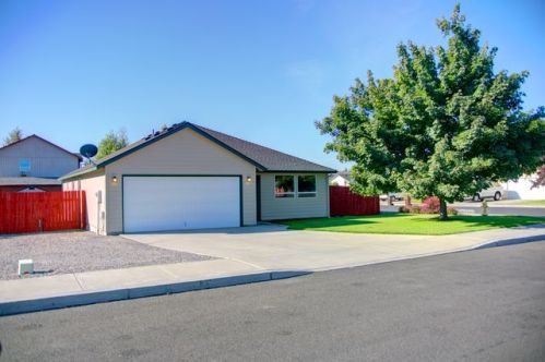 712 Oak Pl, Eagle Crest, OR 97756-8573