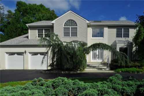 374 Rahway Rd, Edison, NJ 08820-1115