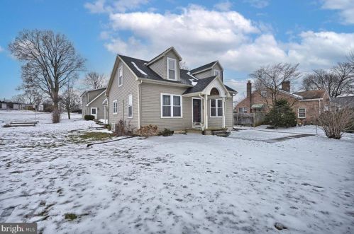 910 Louther St, Carlisle, PA 17013-1726