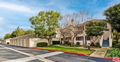 1055 Waltham Rd, Simi Valley, CA 93065-4494
