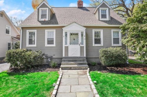15 Hadik Pkwy, Norwalk, CT 06854-3410