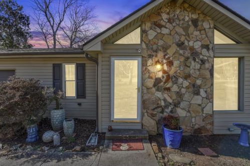 142 Chickasaw Run, Holly Springs, GA 30188-1703