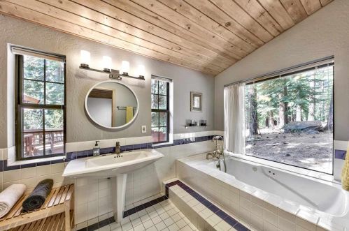 11576 Chamonix Rd, Truckee CA  96161-6413 exterior