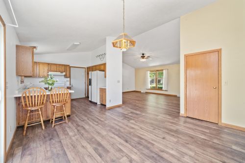 410 Hickory St, Mcgirr, IL 60556-9769
