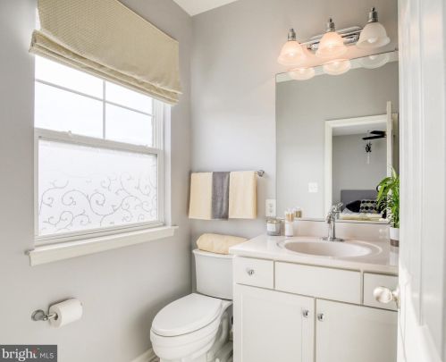 395 Lord Fairfax St, Charles Town WV 25414-2529 exterior