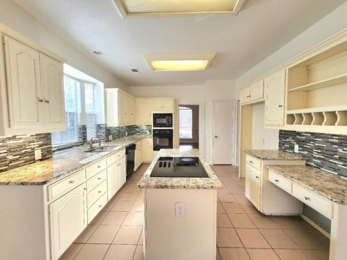 6648 Wickliff Trl, Plano TX  75023-3233 exterior
