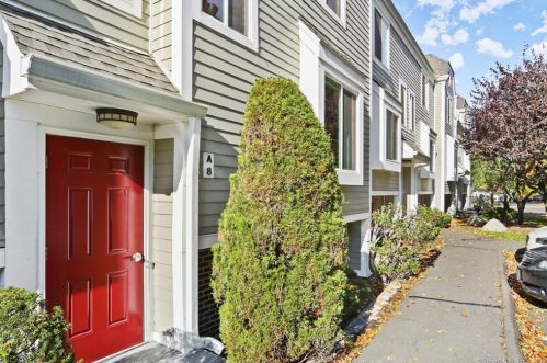 71 Aiken St, Norwalk, CT 06851-2116