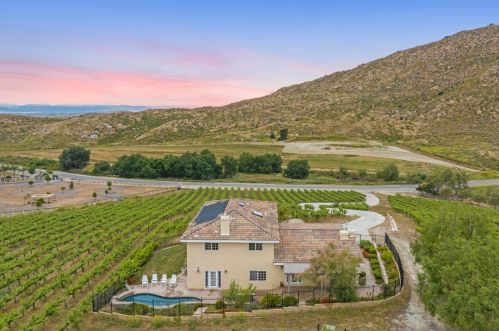 36615 Benton Rd, Temecula, CA 92592-9695
