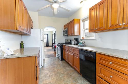 91 Ridgeway Ave, Warwick, RI 02889-2311
