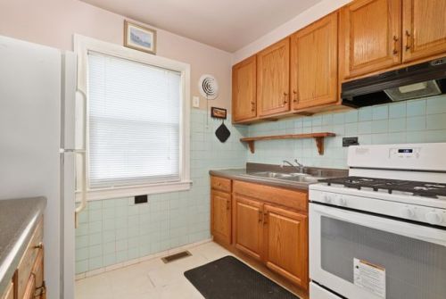 1766 Howard Ave, Des Plaines, IL 60018-3026