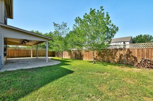 400 Masonwood Dr, Uhland TX 78640-4609 exterior