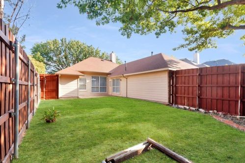 1713 Mapleleaf Dr, Garland TX 75040-8911 exterior