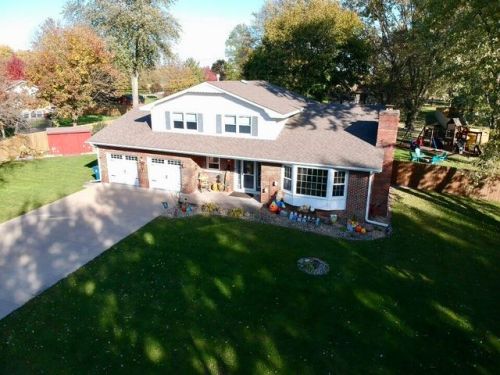 955 Vaughn Dr, Kankakee, IL 60901-7476