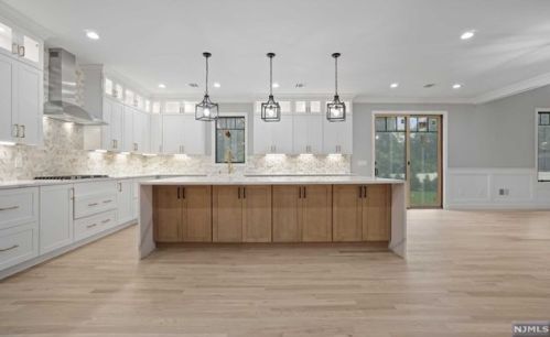 73 Heatherhill Rd, Cresskill, NJ 07626-1020