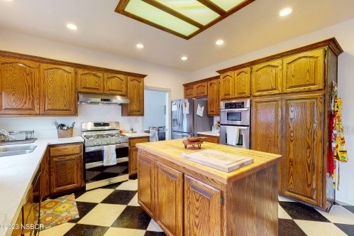 2418 Sandpiper Dr, Santa Maria CA  93455-1521 exterior