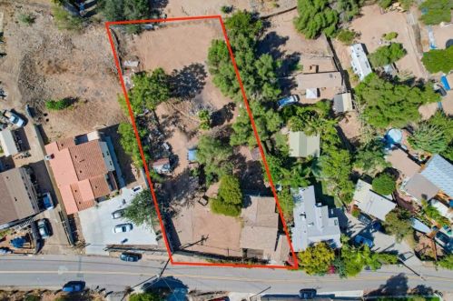 8782 Gardena Rd, Lakeside, CA 92040-5304