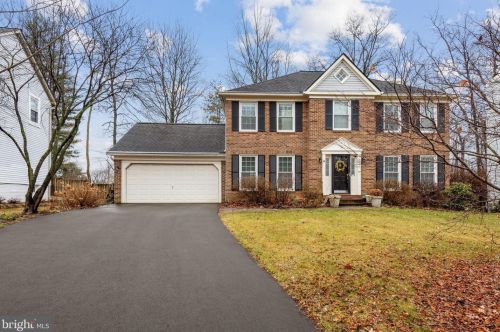 12061 Summer Meadow Ln, Herndon, VA 20194-2740