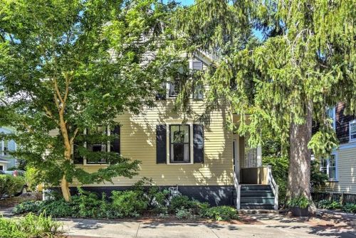 28 Creighton St, Providence, RI 02906-1519