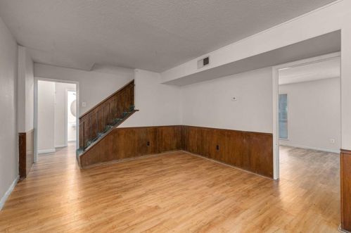 2202 Delcrest Dr, Austin TX  78704-4802 exterior