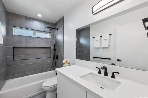 3033 Manoa Rd, Honolulu HI  96822-1503 exterior