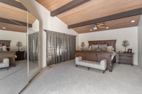 1566 Hillside Dr, Glendale CA  91208-2456 exterior