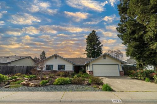 1029 Gateway Ln, Chico, CA 95926-7147