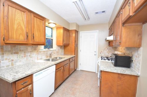 21 Sarita Rd, Angleton TX  77515-2714 exterior