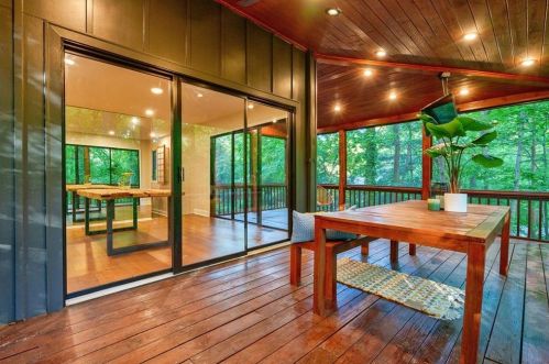 620 Colebrook Ct, Atlanta GA  30327-4710 exterior