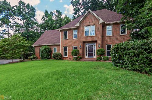 810 Mabry Rd, Atlanta GA  30328-2662 exterior