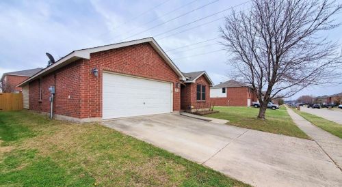7536 Almondale Dr, Fort Worth TX  76131-5102 exterior