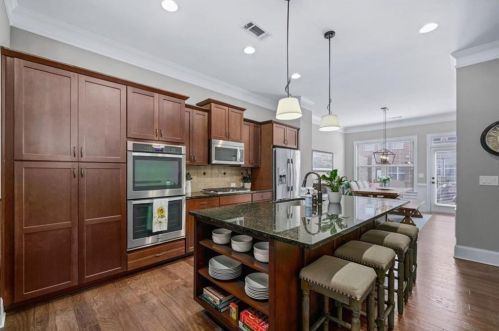 3635 Brookleigh Ln, Atlanta GA  30319-2206 exterior