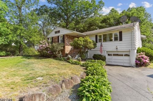 3 Mulberry Trl, Kinnelon, NJ 07405-2877