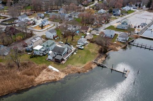27 Morgan Ave, Warwick, RI 02889-5525