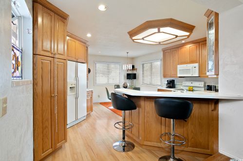 1960 Camelot, Taylorsville UT 84084-3206 exterior