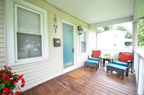 10 Cottage St, Windsor CT  06095-3338 exterior