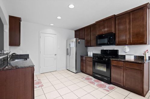 2022 Borthwick Ln, Conroe TX  77301-4320 exterior